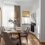 Апартаменти Art Noveau Old Town *