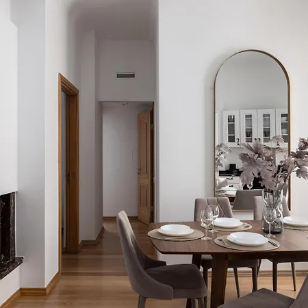 Art Noveau Old Town Apartment *