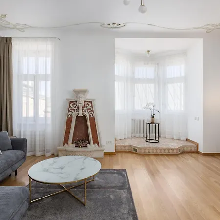Art Noveau Old Town Apartment