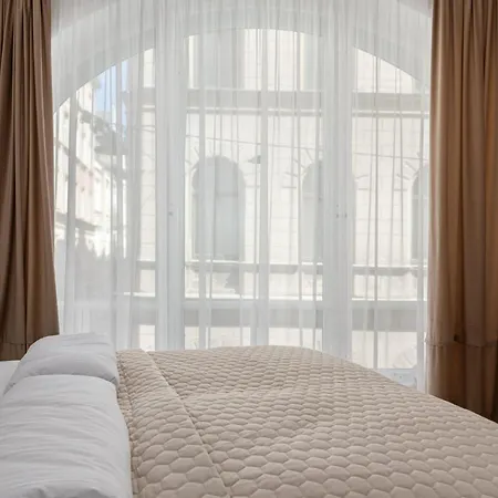 Art Noveau Old Town Apartment *