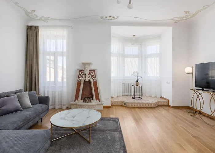 Art Noveau Old Town Daire