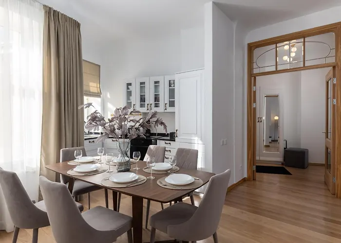 Art Noveau Old Town Daire